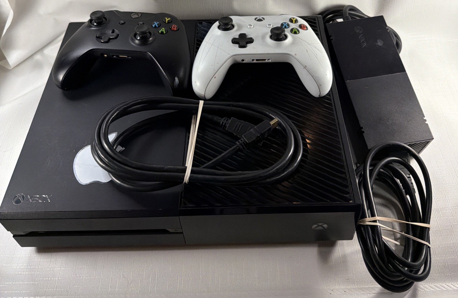 Xbox One Model 1540 Gaming Console 1TB w/ 2 Controllers – Cables – Tested