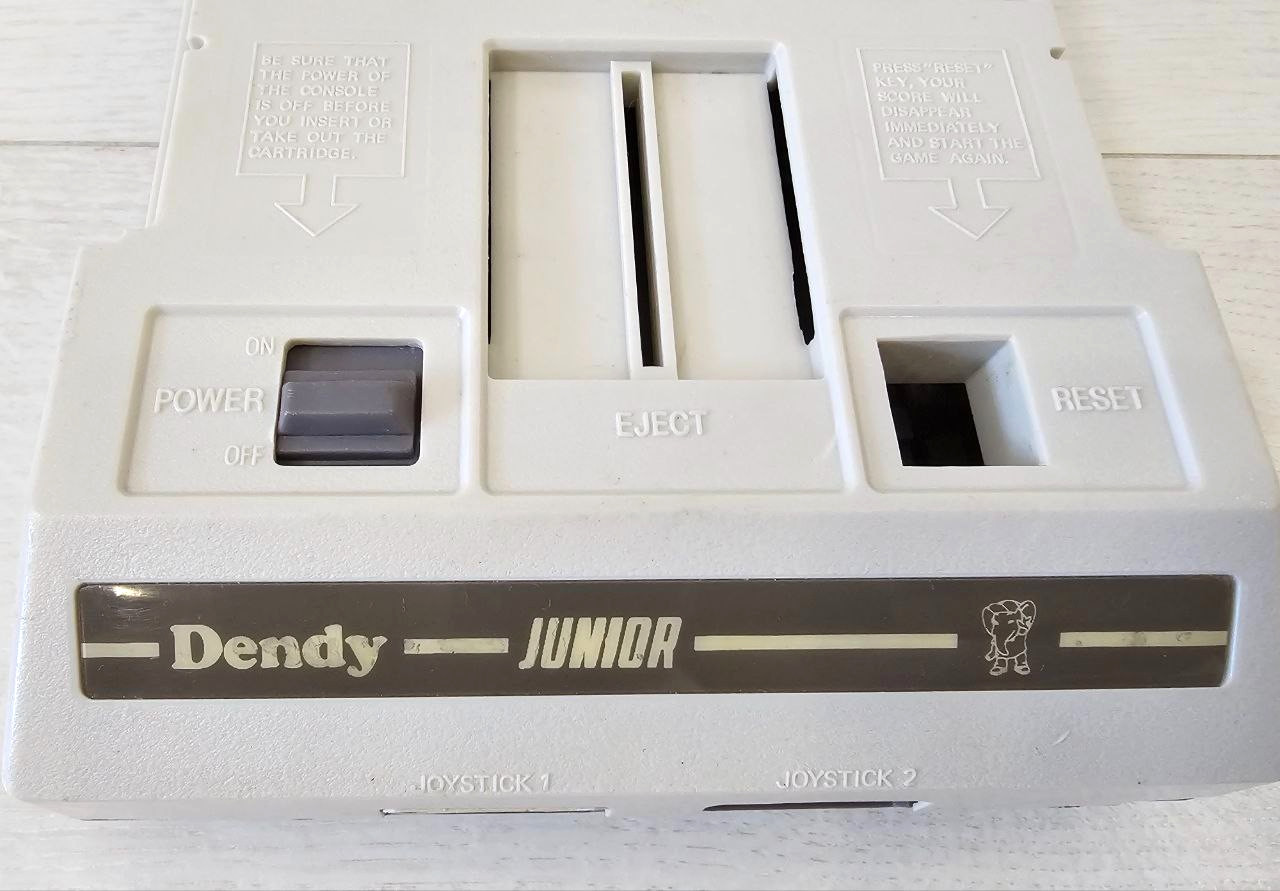 Retro Game Console 8 bit Dendy Junior Vintage 1990 for parts only