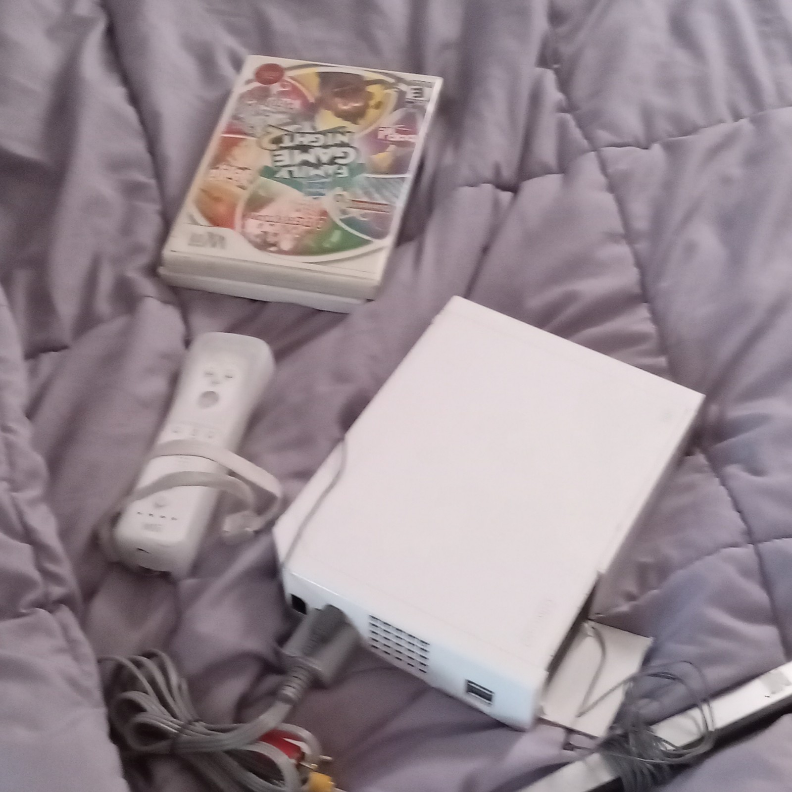 Nintendo Wii RVL-001 White Console Bundle w/ Wii Remote, Cables, Wi-Fi NTSC
