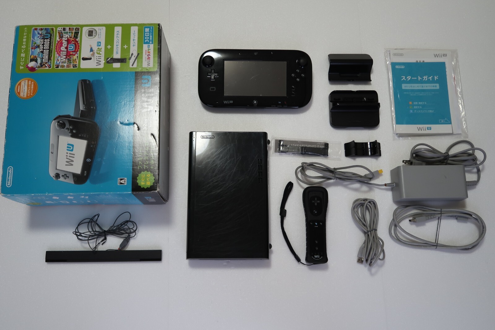 Nintendo WiiU 32GB　Console and Gamepad　Family Premium Set　Black　JP　NTSC-J［B-52］