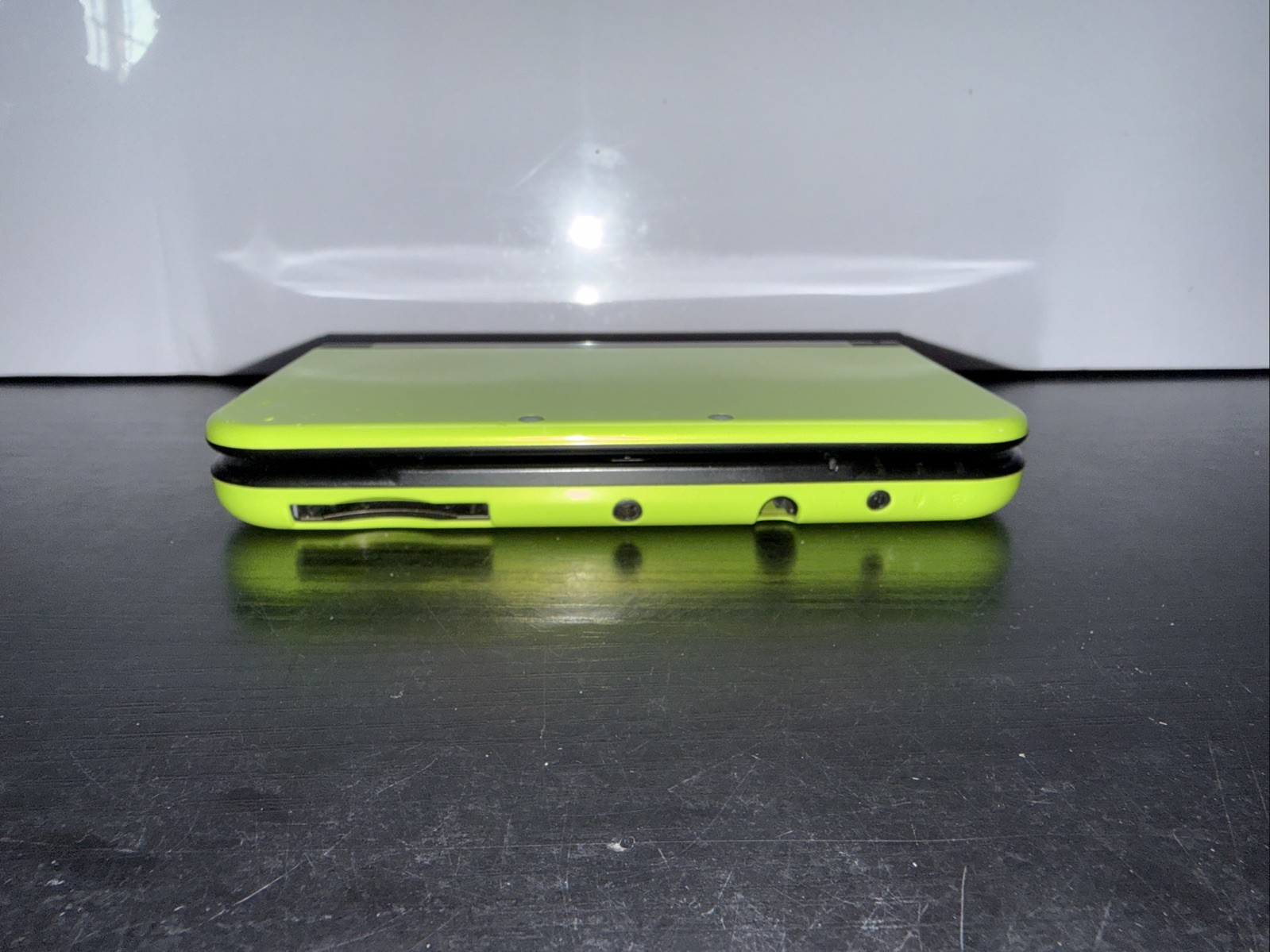 *cosmetically Flawed* Nintendo New 3DS XL – Lime Special Edition Console
