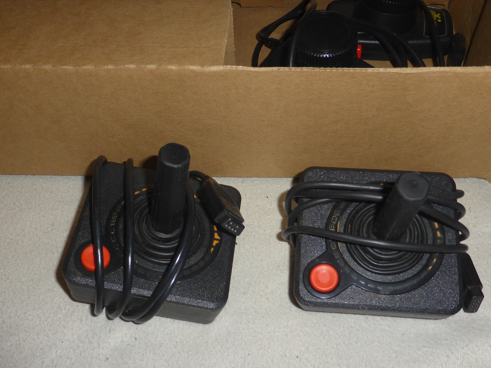 ATARI 2600 VIDEO COMPUTER SYSTEM FACTORY RECONDITIONED CX-2600 W BOX TAIWAN