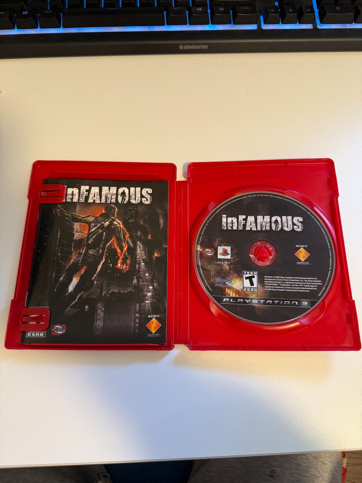 Sony PlayStation 3 inFAMOUS Limited Edition 80GB Piano Black Console