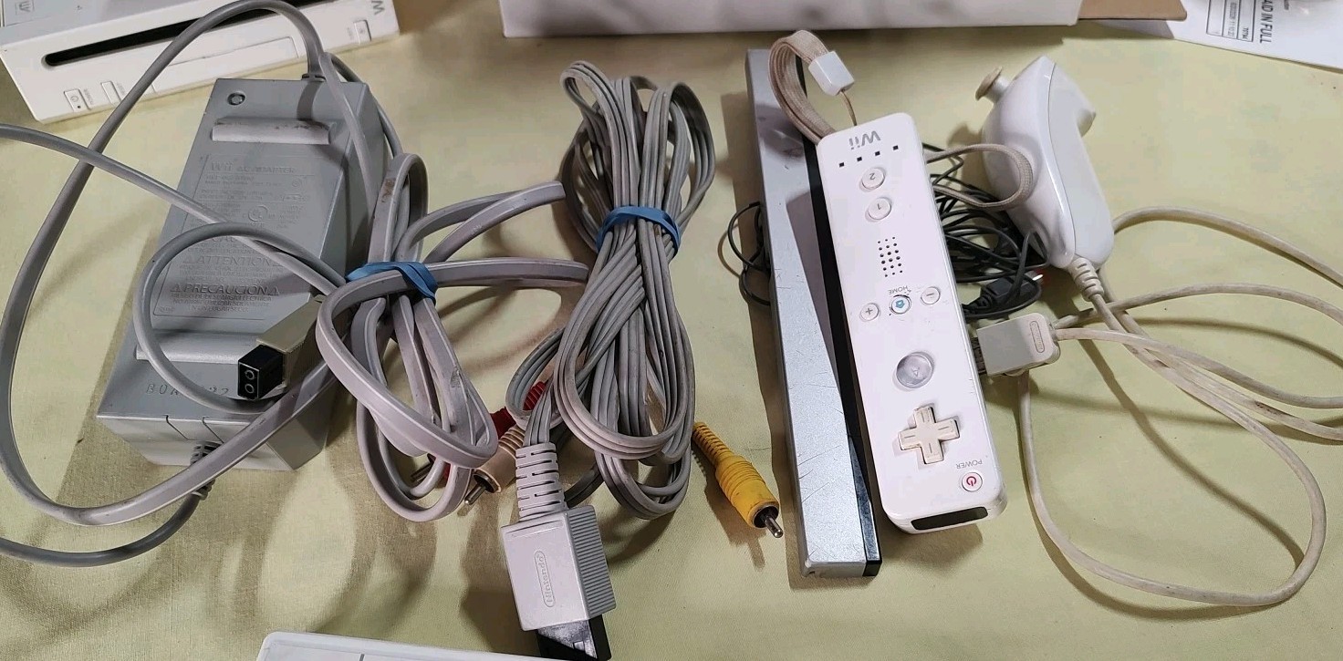 Nintendo Wii Video Game Console System Model RVL-001 Bundle Tested Works