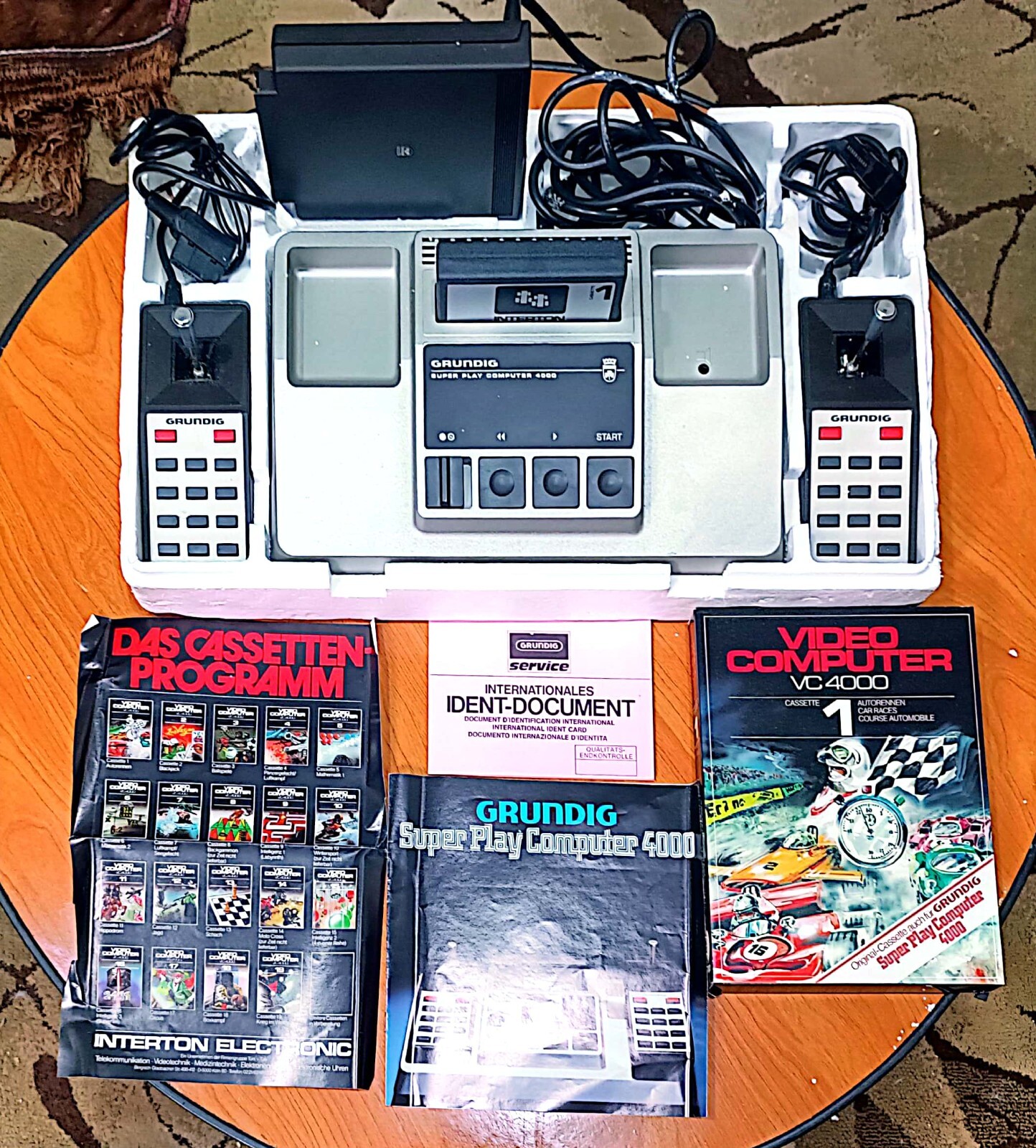GRUNDIG SUPER PLAY COMPUTER 4000 AND 1 GAME made in Germany