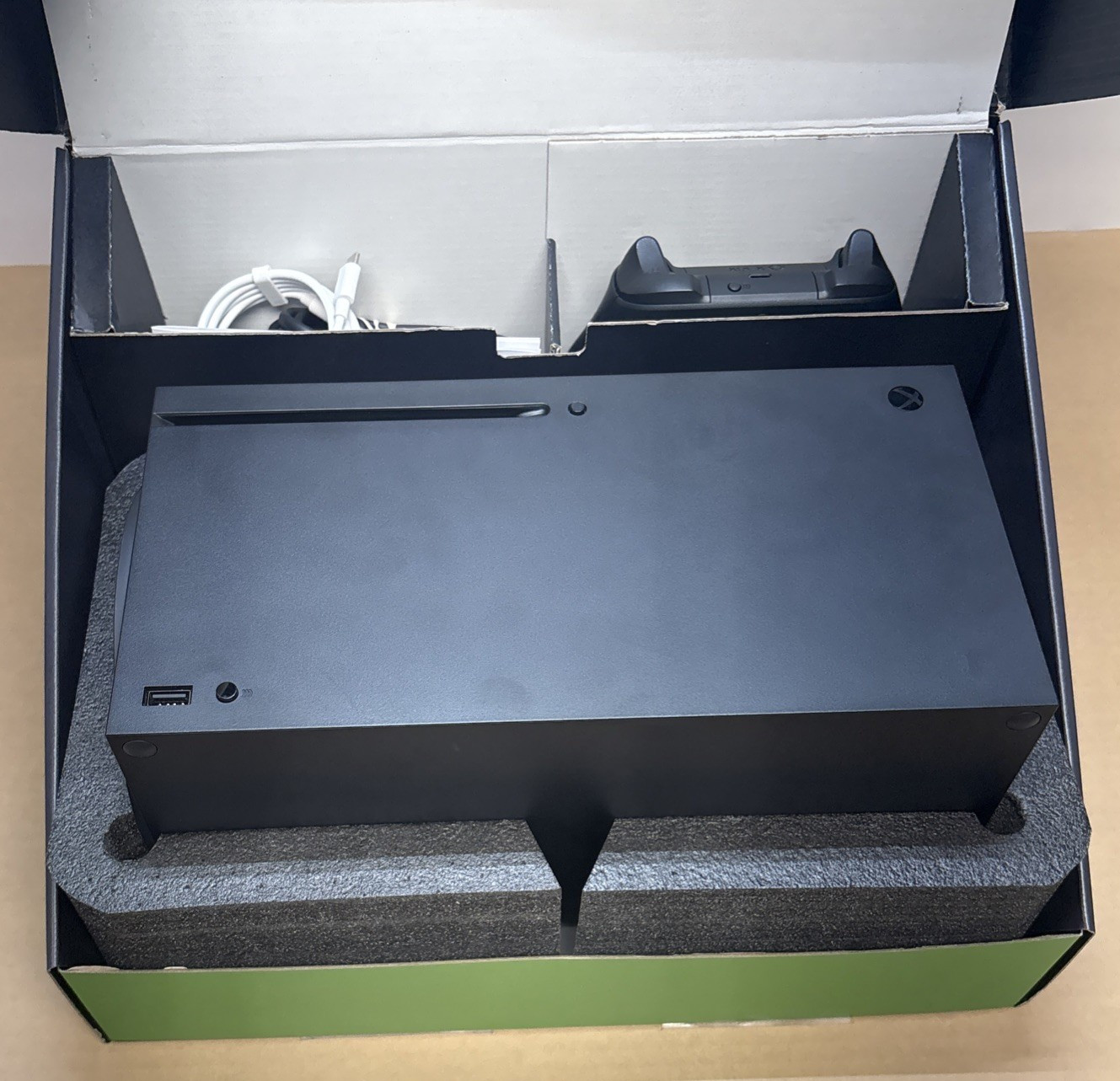 Xbox Series X 1TB Console with Xbox Wireless Controller 4K Gaming 120FPS 1882