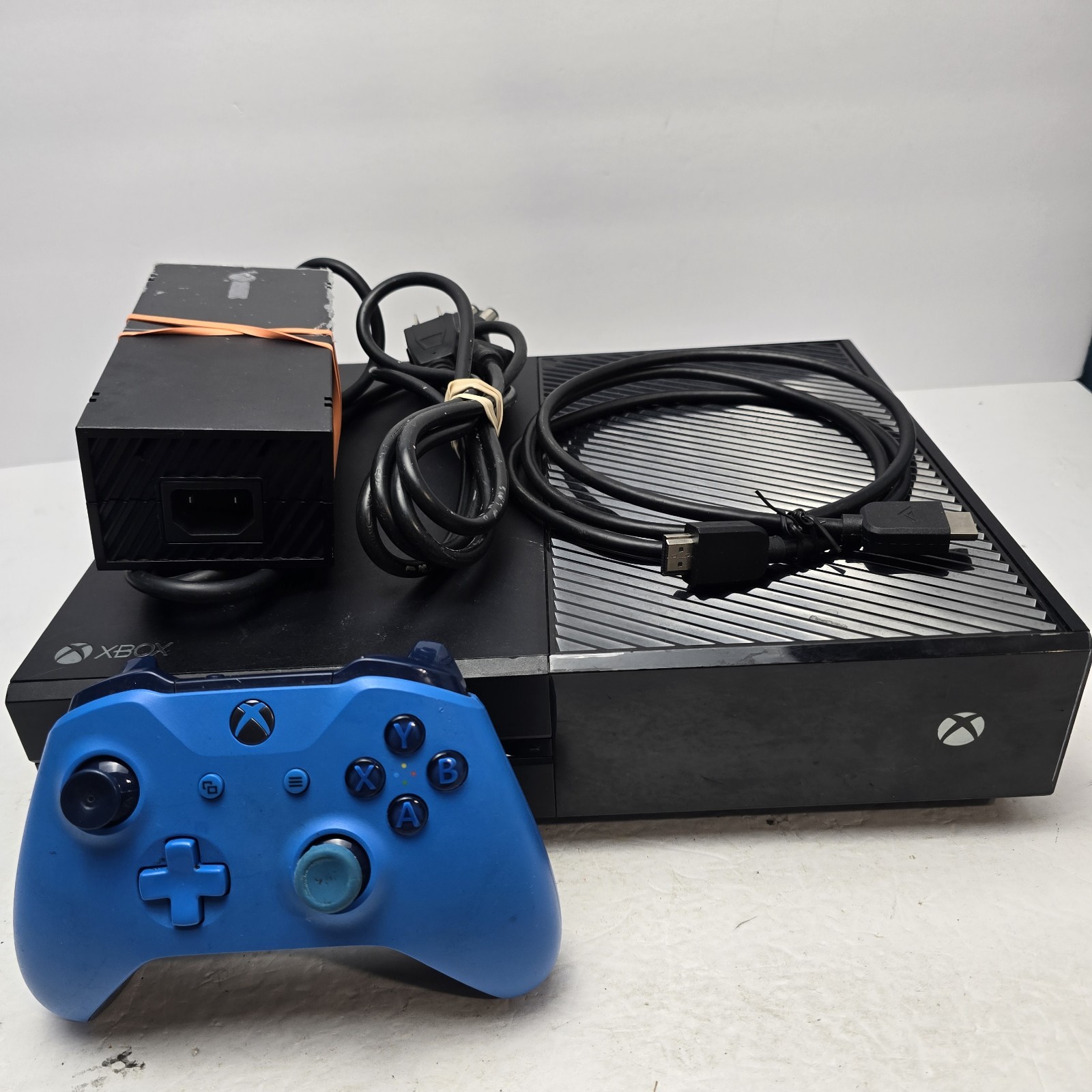 Microsoft Xbox One 1540 Console Black w/ Cord & Controller