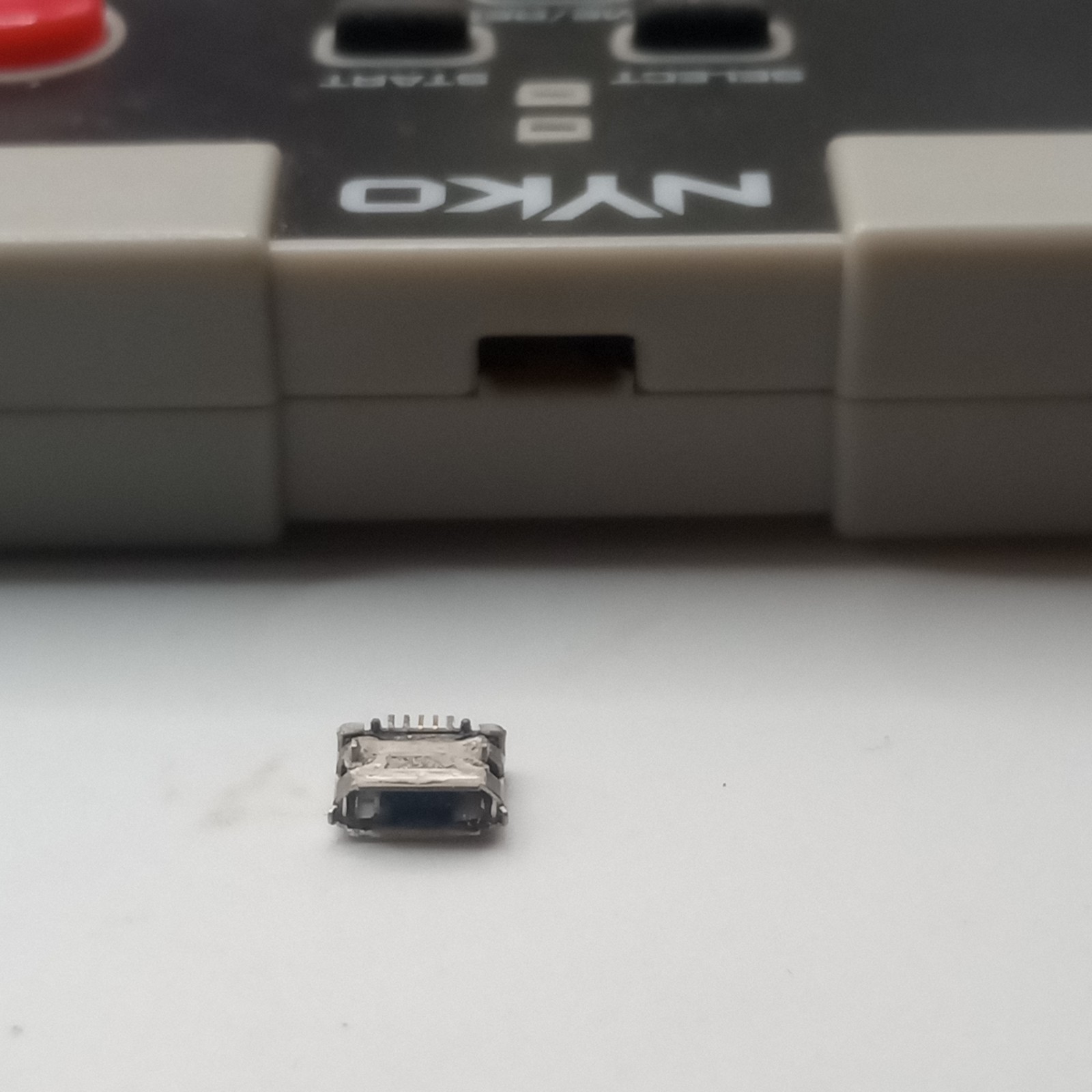Nintendo Mini NES Classic Edition Console w/2 Wireless Nyko Miniboss controller