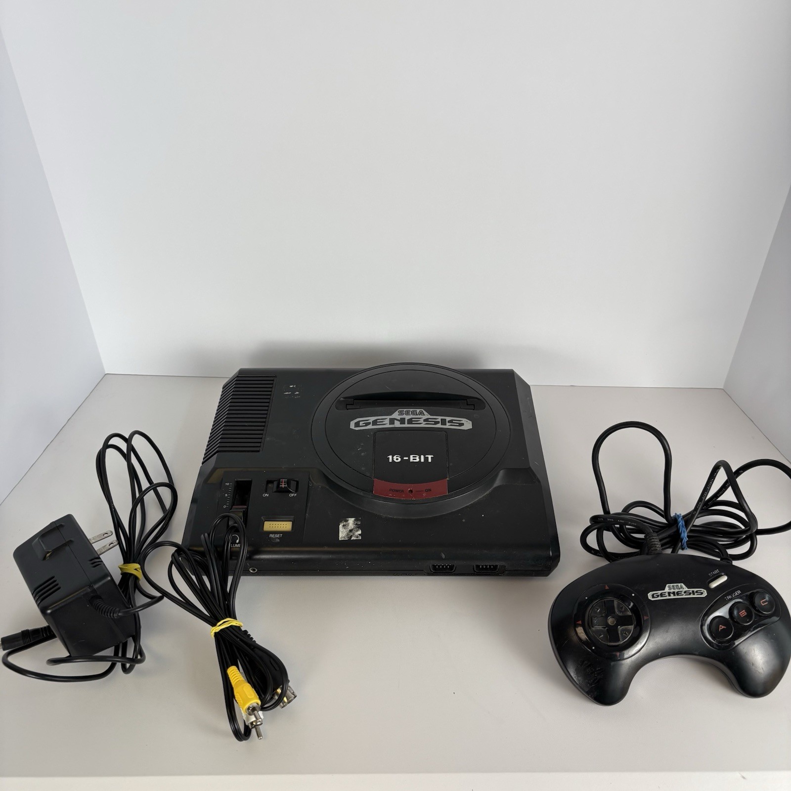 Sega Genesis Model 1 MK-1601 Console Bundle Tested