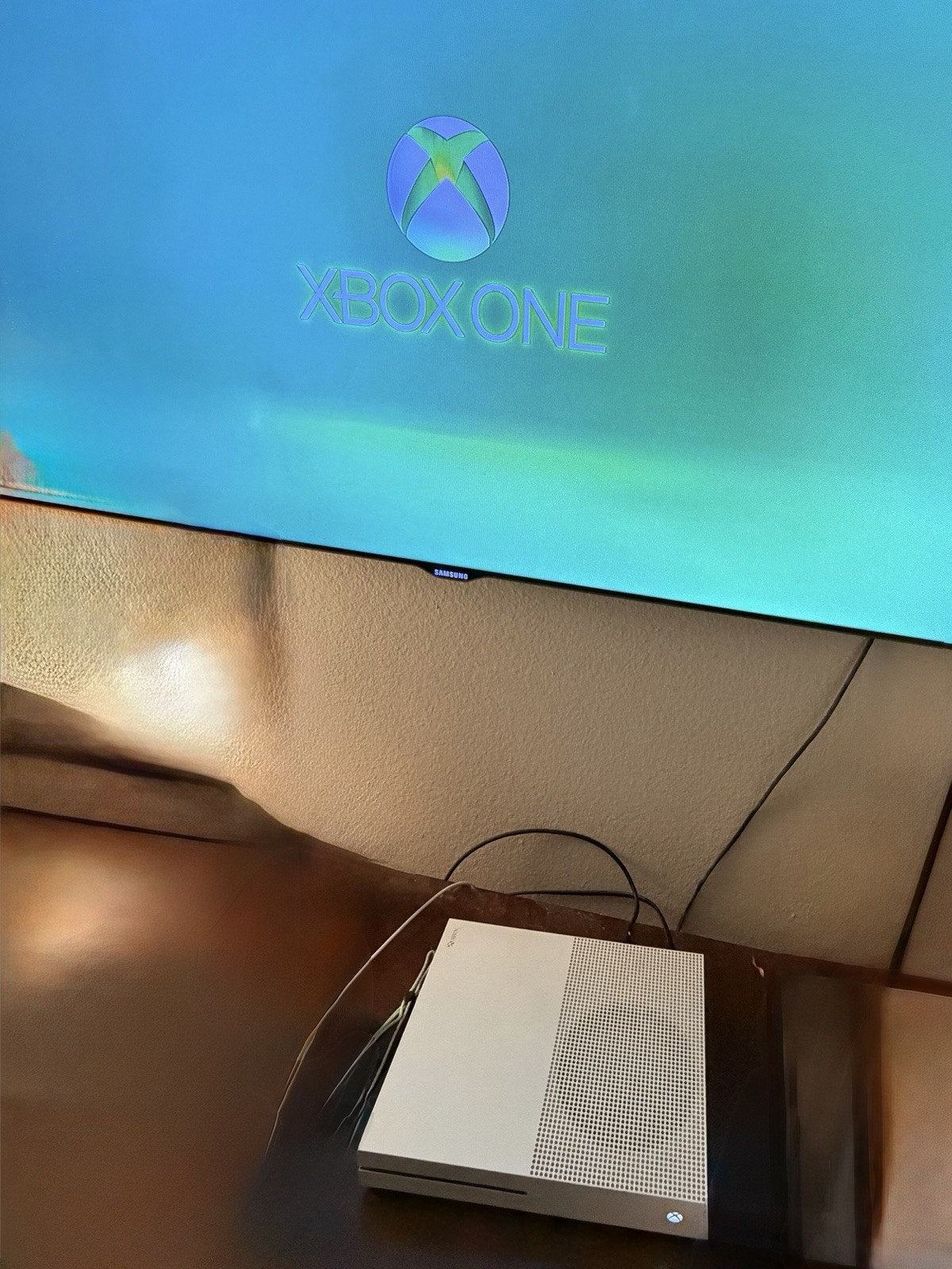 Microsoft Xbox One S Home Console White 512gb 4K Ultra HD Video with 6 games
