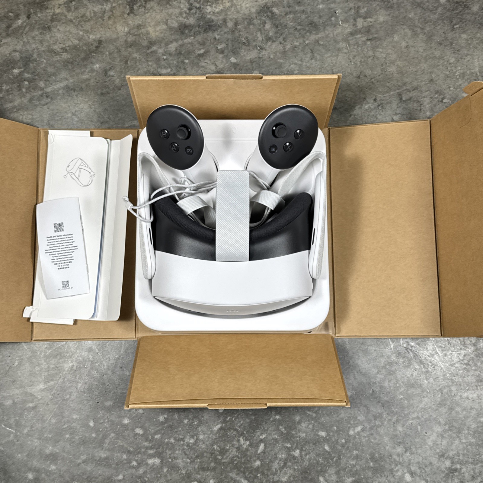 Meta Quest 3S 128GB White VR Headset & Controllers Complete Open Box & Cary Case