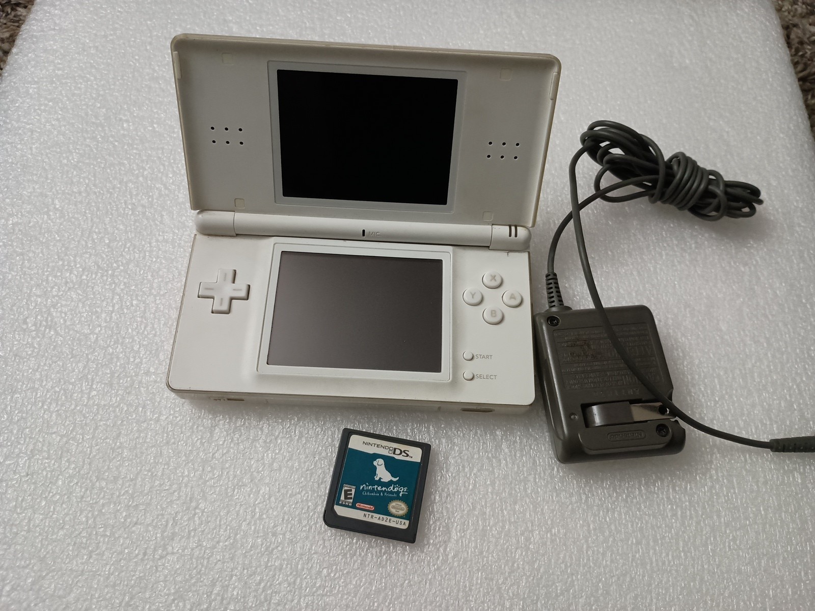 Nintendo DS Lite Console USG-001 W/ Charger, Stylus And Game – White Tested