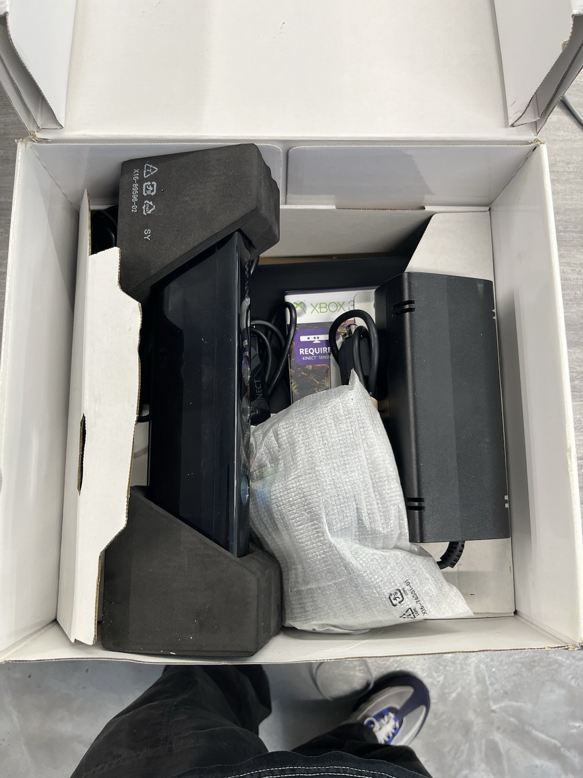 Xbox 360 4GB Black Kinect In Box Controller, Kinect All Wires Incl.