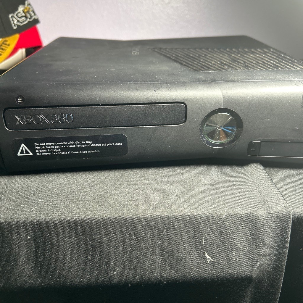 Microsoft Xbox 360 Kinect Bundle 250GB Matte Black Console comes with 7 games