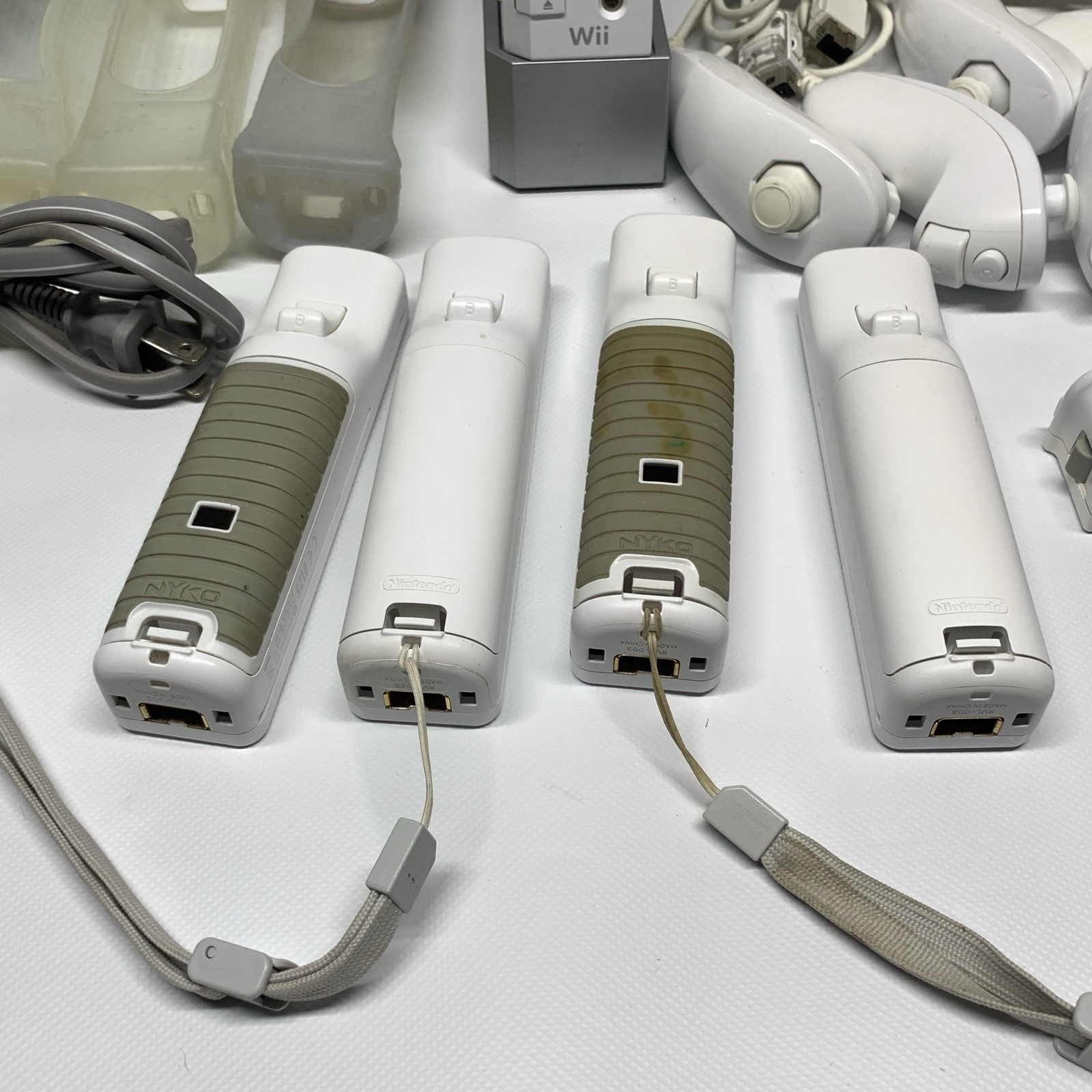 Nintendo Wii Console Bundle Lot System 4 Controllers 5 Nunchucks 3 Motion+ Works