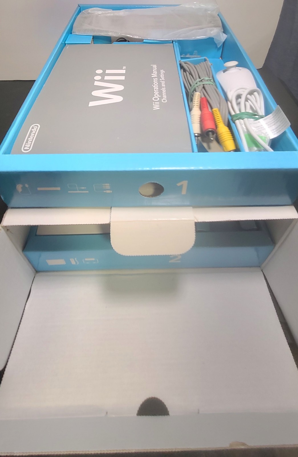 Nintendo Wii Console Complete In Box with Wii Sports Bundle – White – Tested