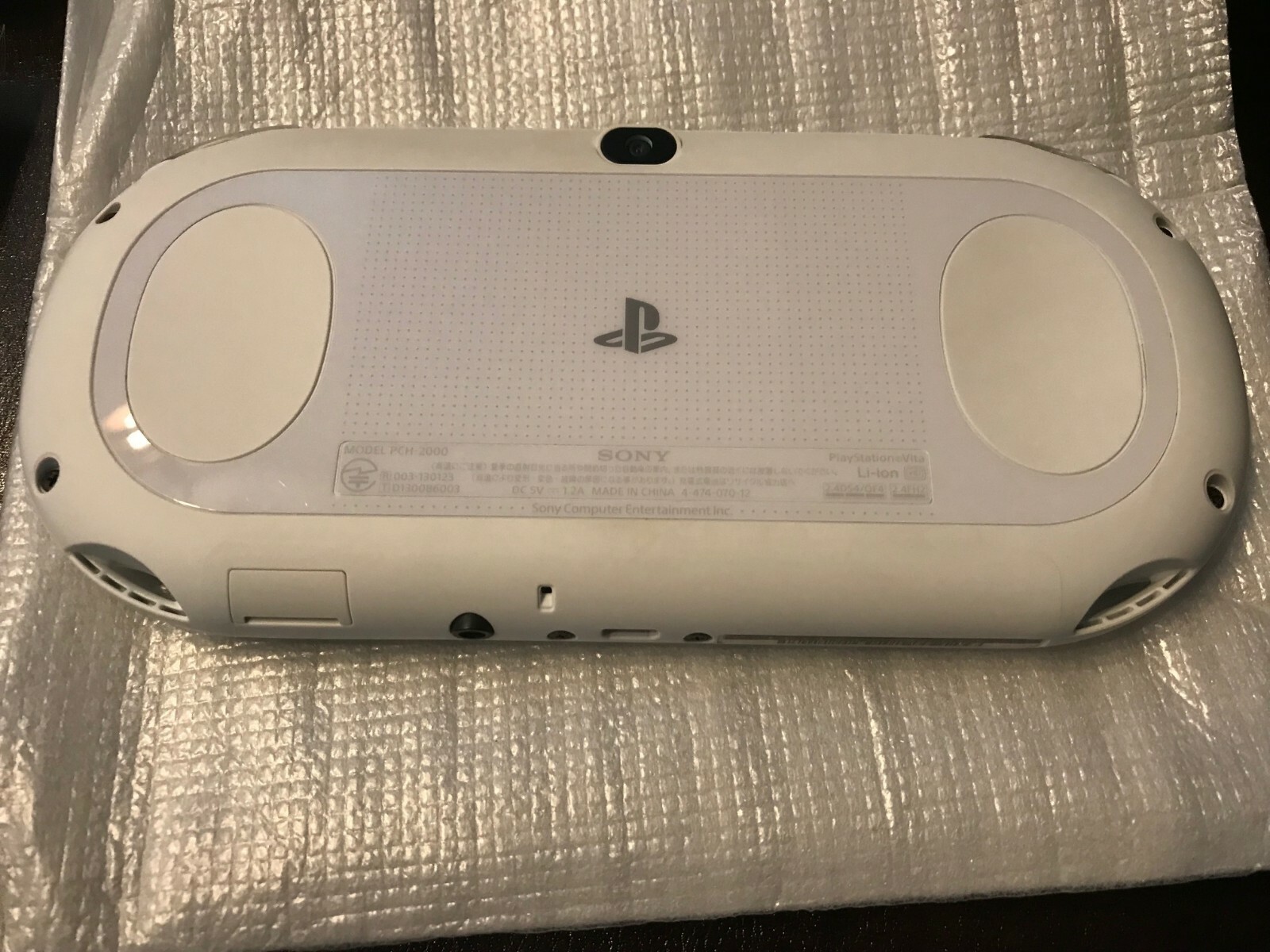 Sony PlayStation PS Vita PCH-2000ZA12 Wi-Fi model White w/Box charger [FROM JP]