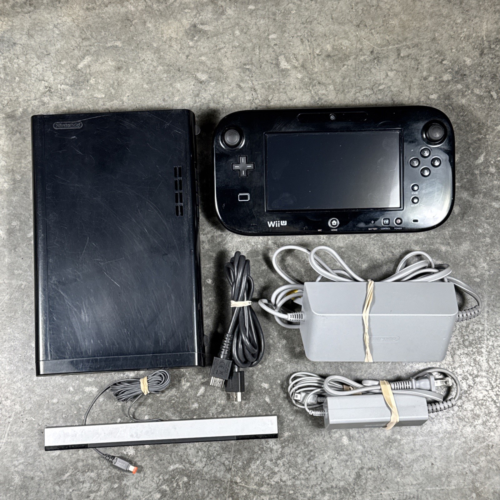 Nintendo Wii U 32GB Console (WUP-101) Gamepad Bundle + OEM Cables Tested Working