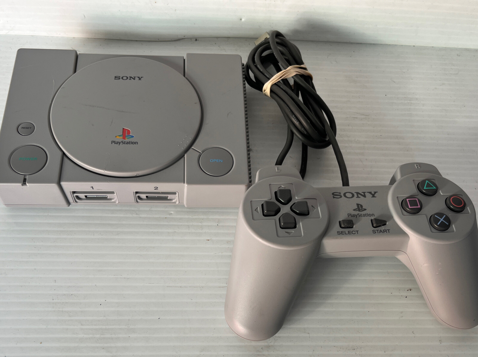 Sony Playstation Mini Classic Console (SCPH-1000R) Plus 1 Controller