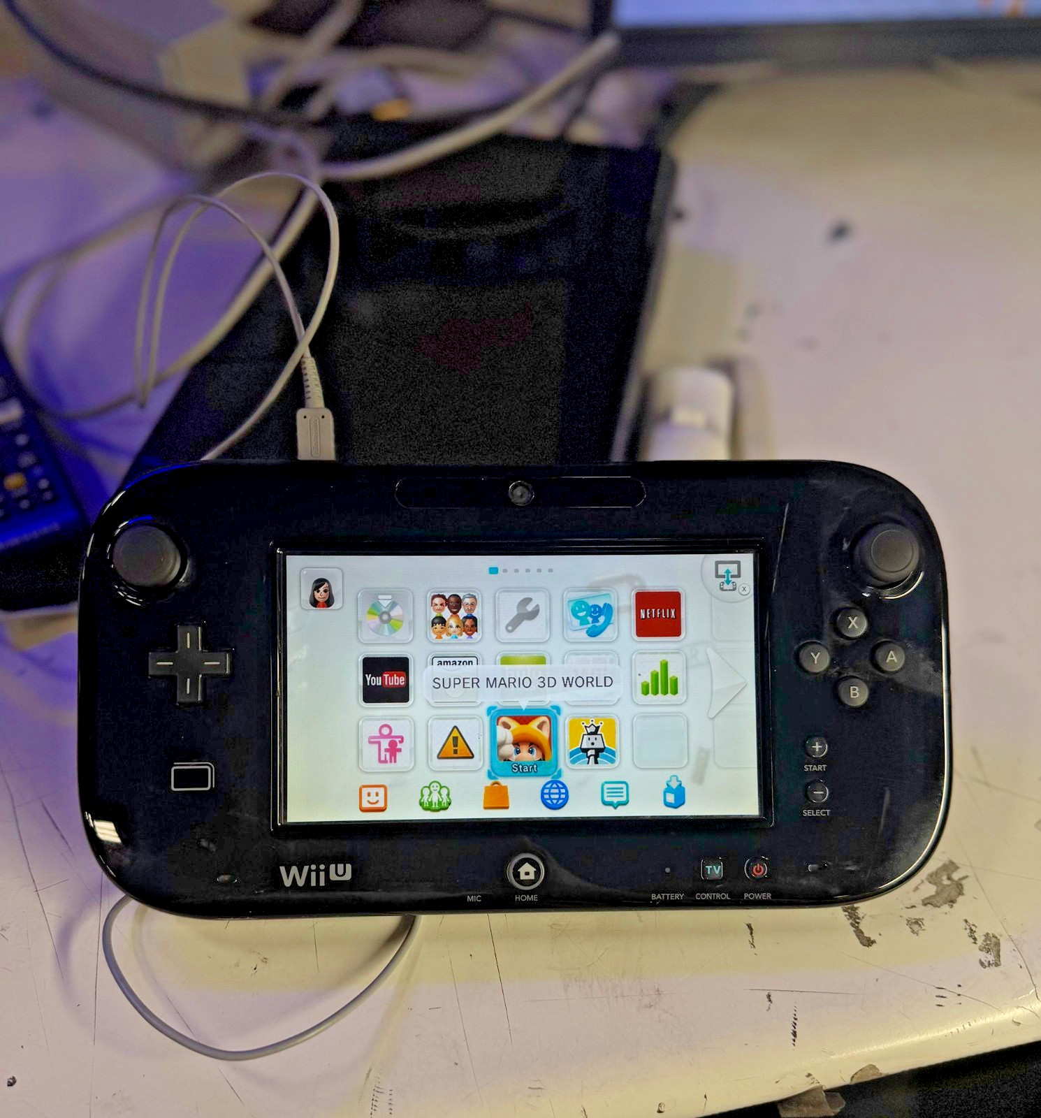 Nintendo Wii U 32GB Console Bundle WUP-101(02) W Gamepad WUP-010 (USA)