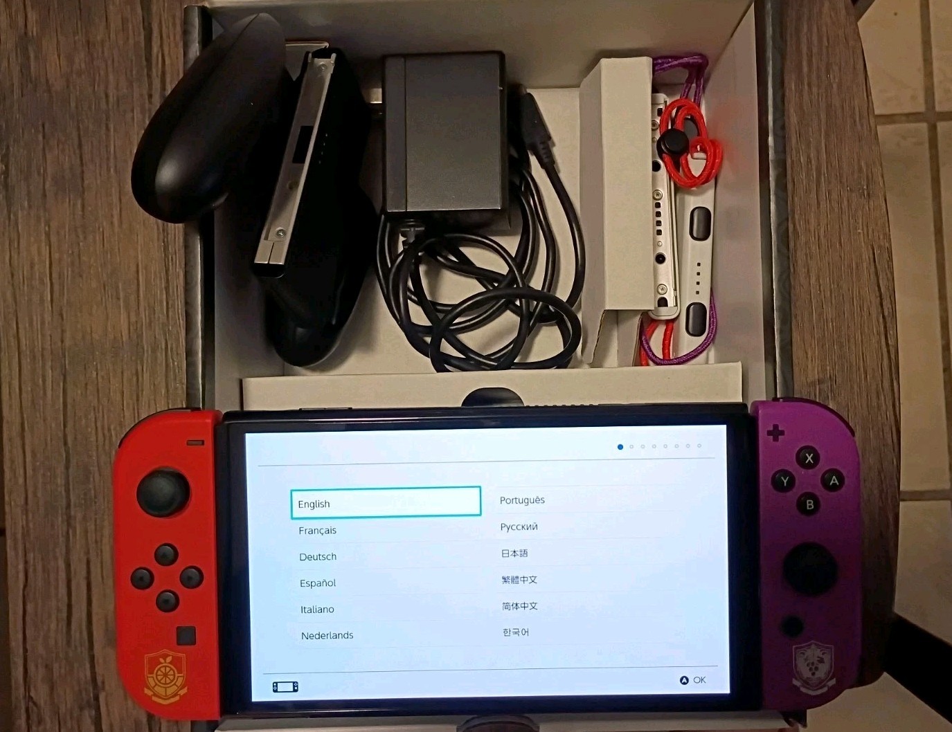Nintendo Switch OLED Pokémon Scarlet Violet with Games LOT