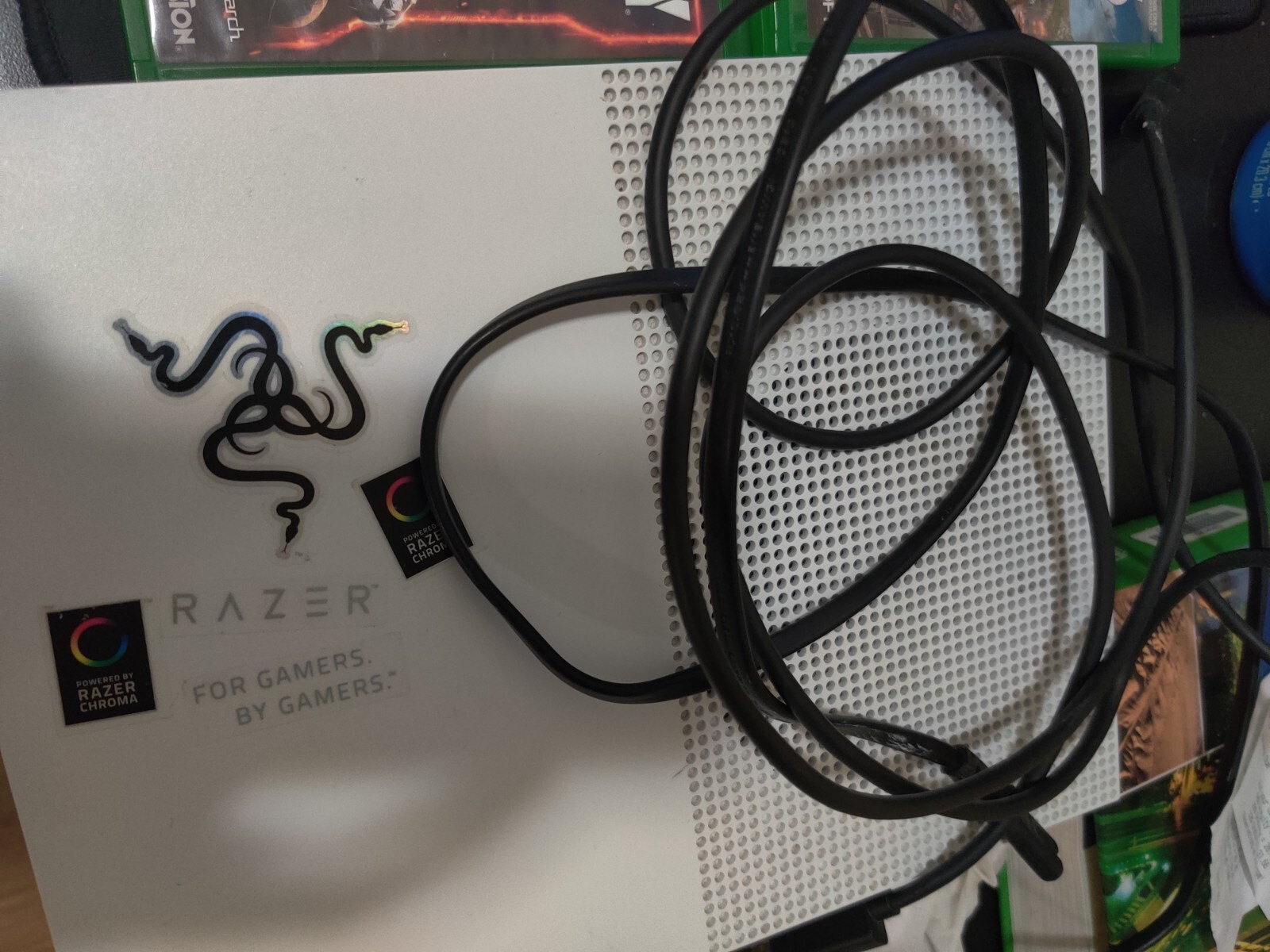 xbox one s, white color, comes with cords and three different games. Works 100%