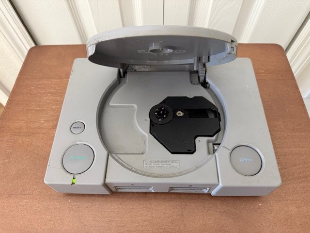 Sony PlayStation 1 Gray Console (Powers ON, but no video)