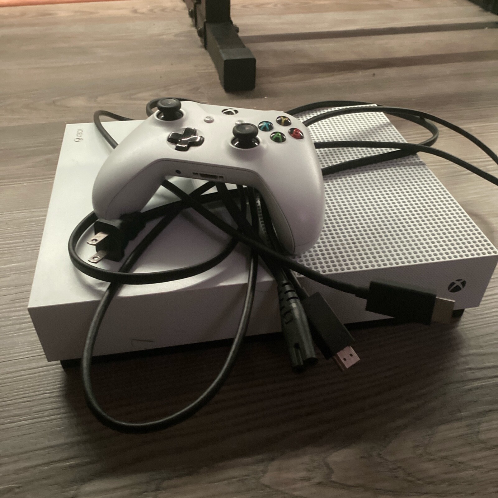 Microsoft Xbox One S All-Digital Edition 1TB Console-White-Controller & Wires