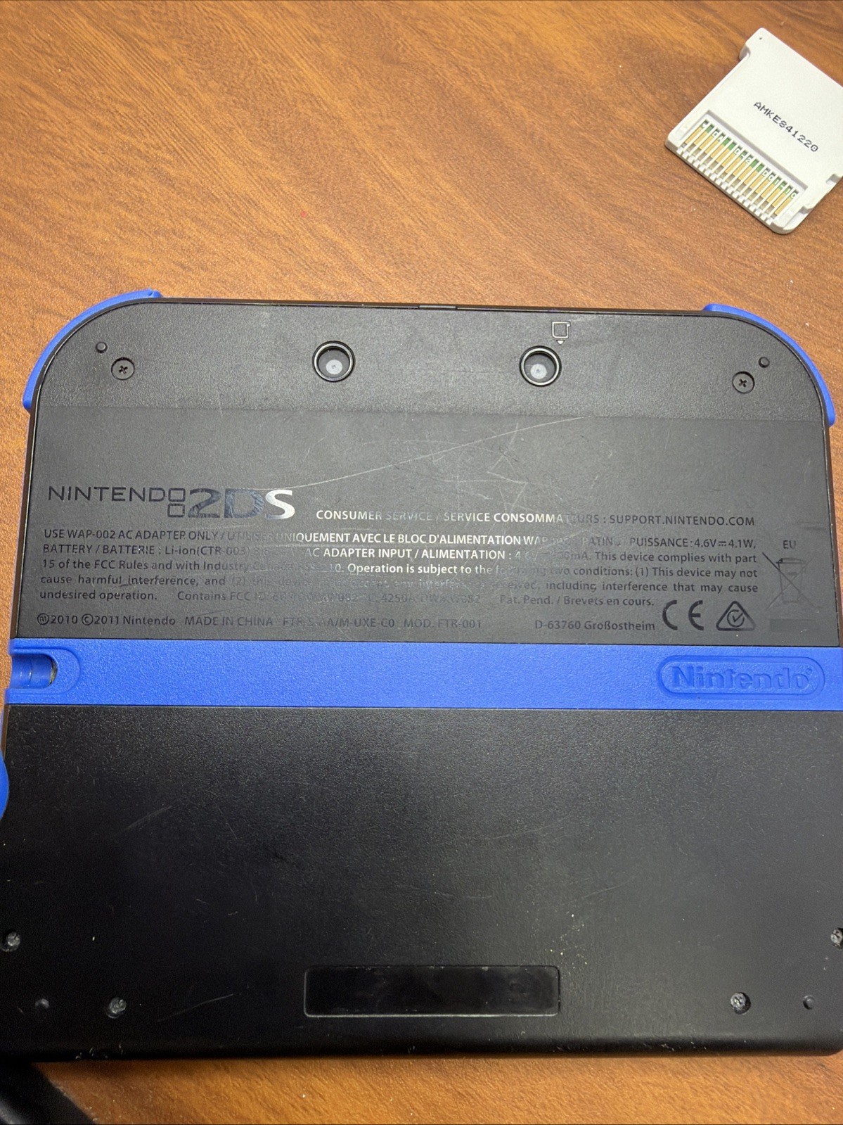 Nintendo 2DS Handheld Console Electric Blue Tested Working w Mario Kart 7