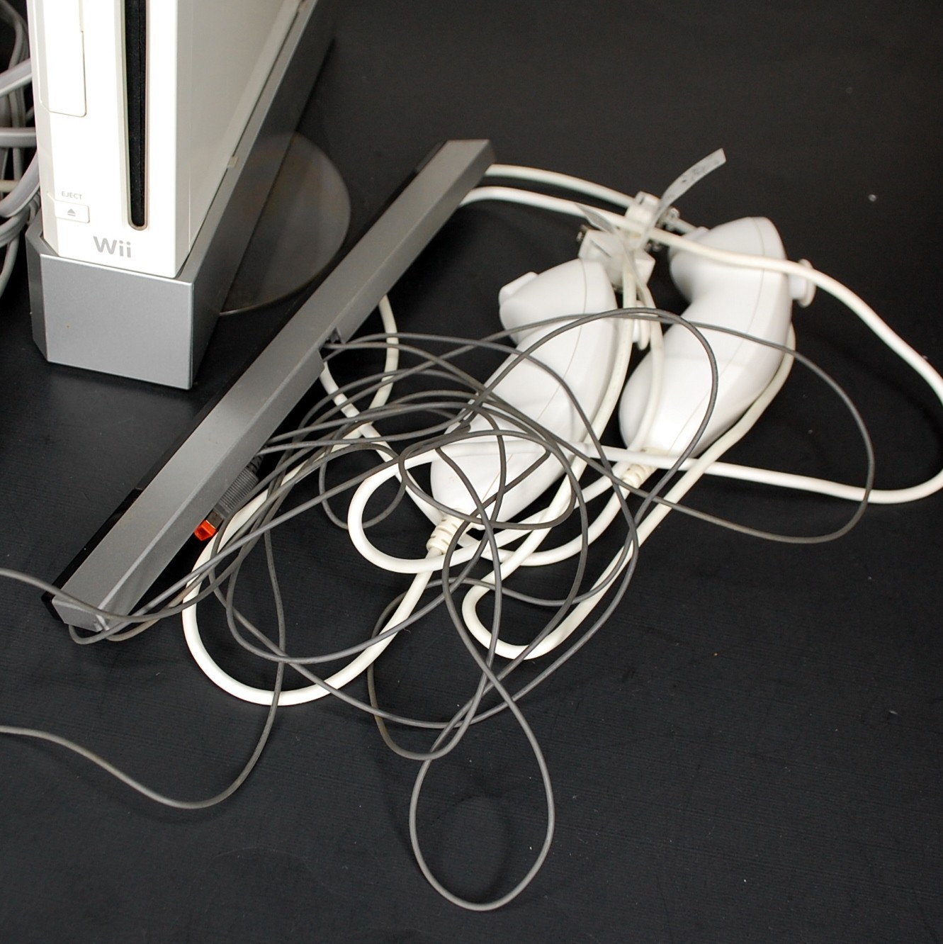 Nintendo Wii Console RVL-101 White Tested Cords Sensor Bar AV Cable Manuals