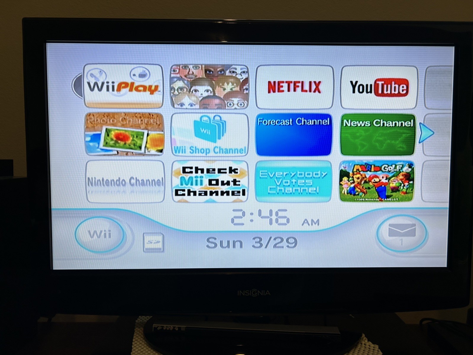 Nintendo Wii Game System Console Bundle RVL-101 Blue w/ Wii Play & Controllers