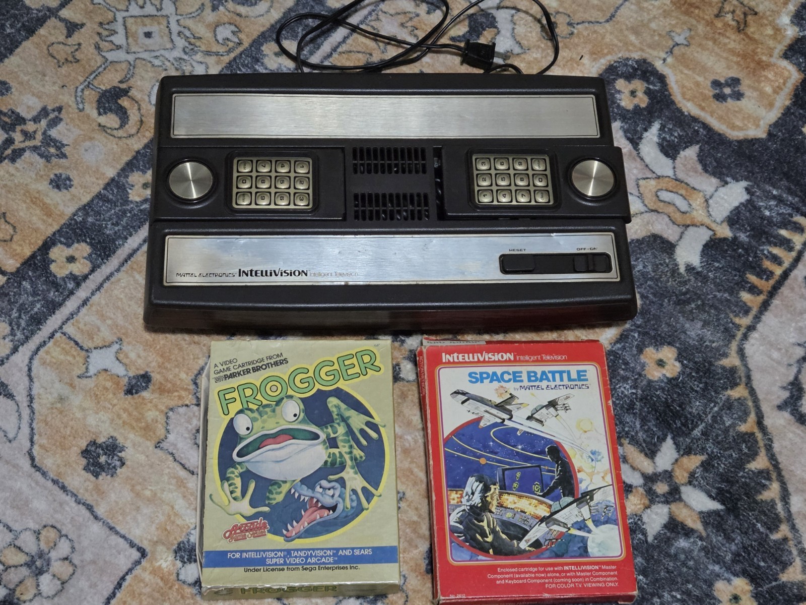 Mattel Intellivision 2609A Console + Frogger + Space Battle