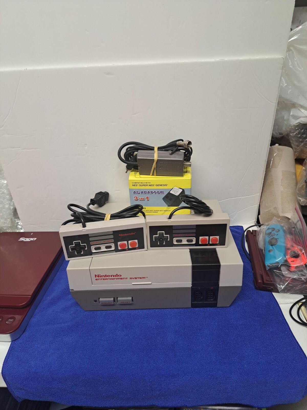2 CONTROLLER Nintendo Entertainment System NES-001 Small Chip On Corner