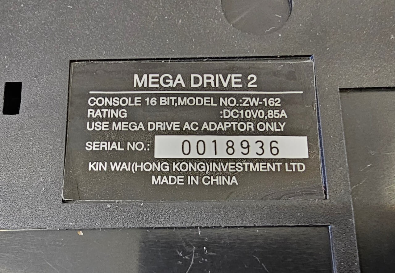 Mega Drive 2 Vintage Retro 1990s Game Console 16 bit analog Sega read descript