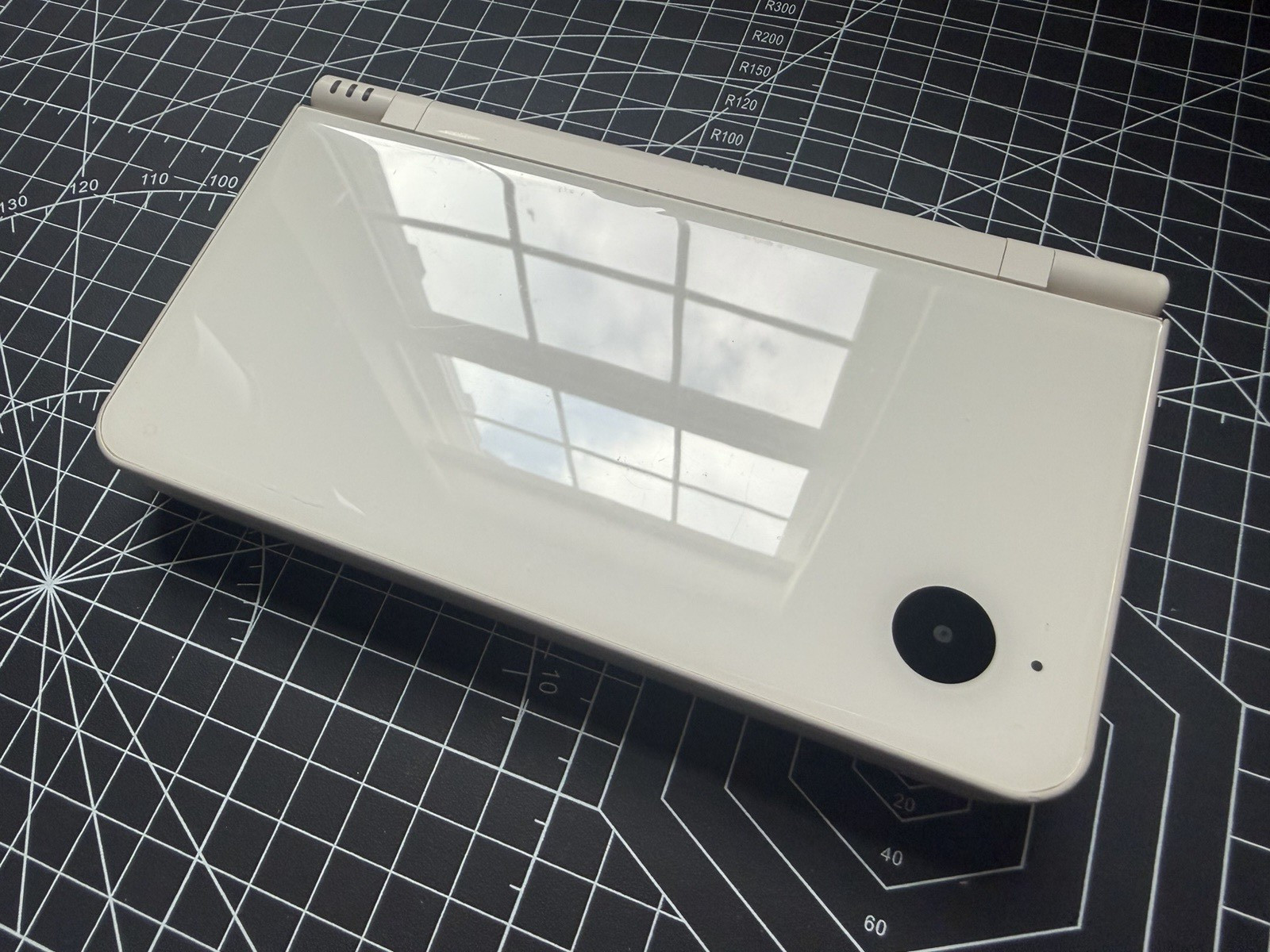 Nintendo DSi XL White W/ 2GB SD Card – Run Eng Games 100% Tested *READ DESC