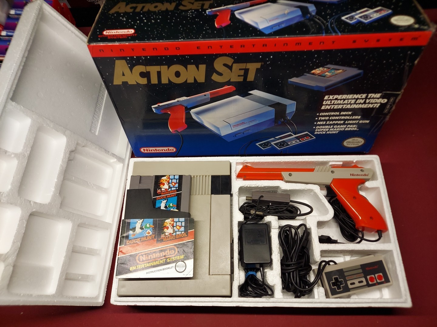 Nintendo NES Action Set Console System Tested Working Controllers Zapper Mario