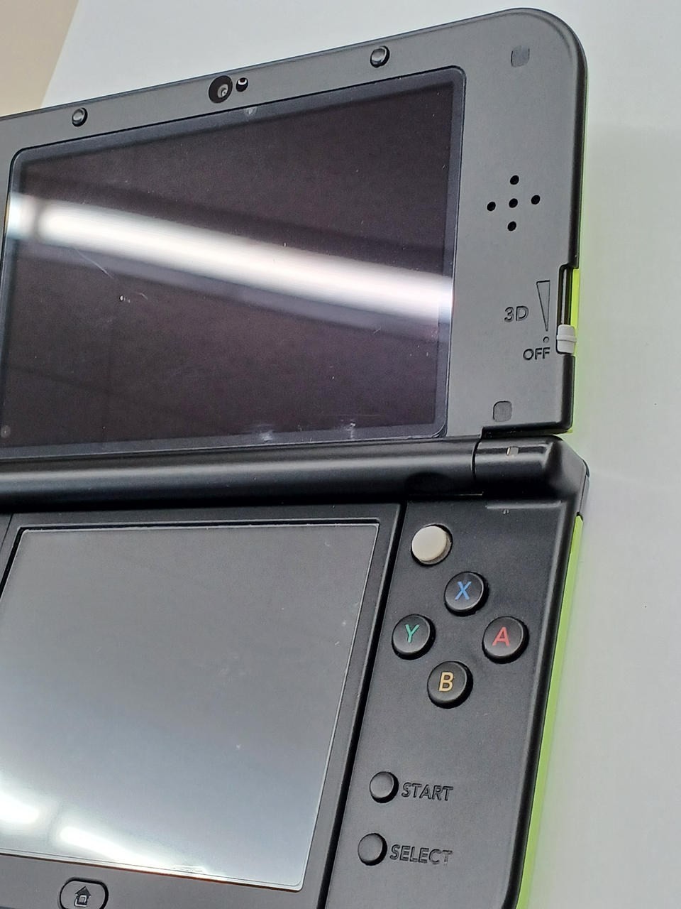 New Nintendo 3DS XL (LL) RED-001 with Stylus Portable Console A3410