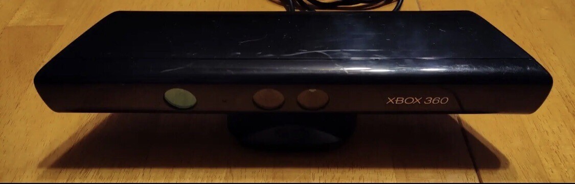 Xbox 360 S Glossy Black Console Bundle w/ Kinect 2 Controllers Works Great