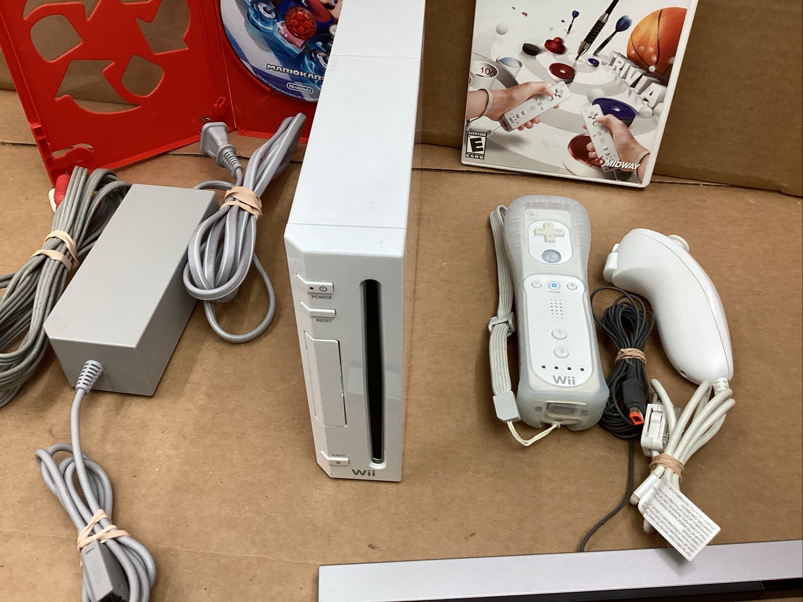 Nintendo Wii Console Bundle WII Console Controllers Charger WII PLAY GAME #5