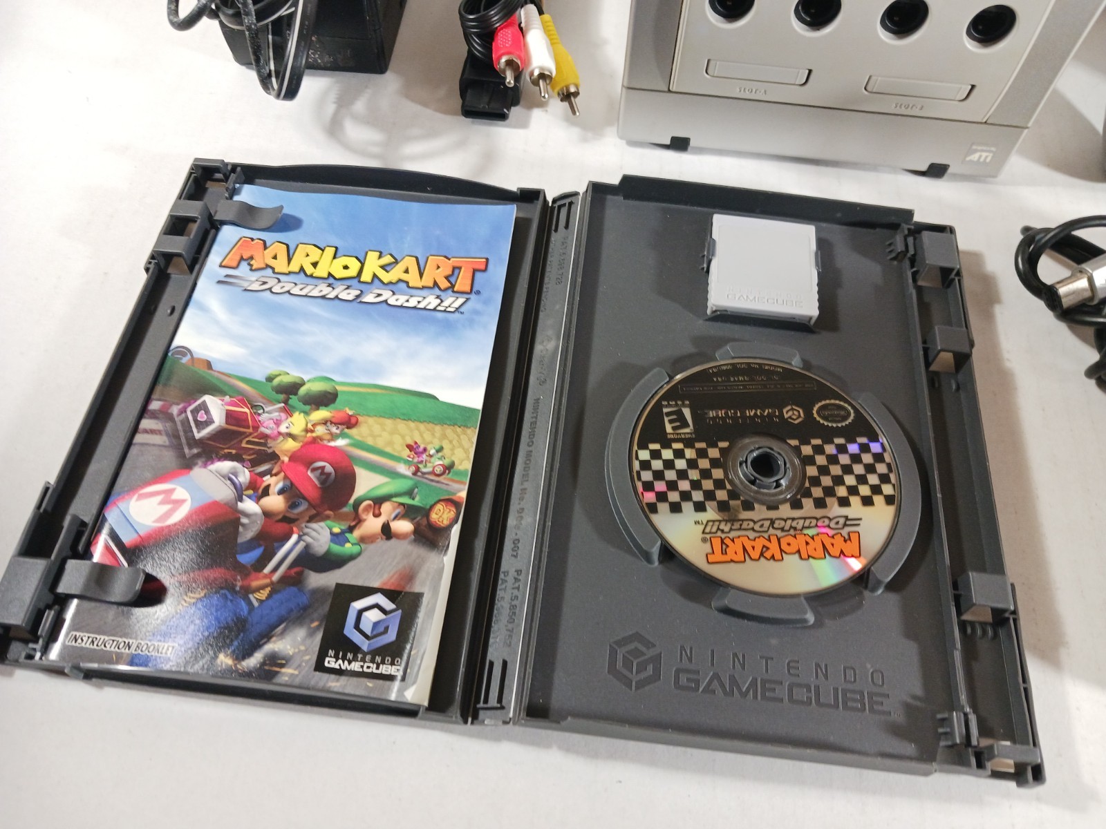 Nintendo GameCube Console Bundle Platinum Mario Kart Double Dash 2 Controllers
