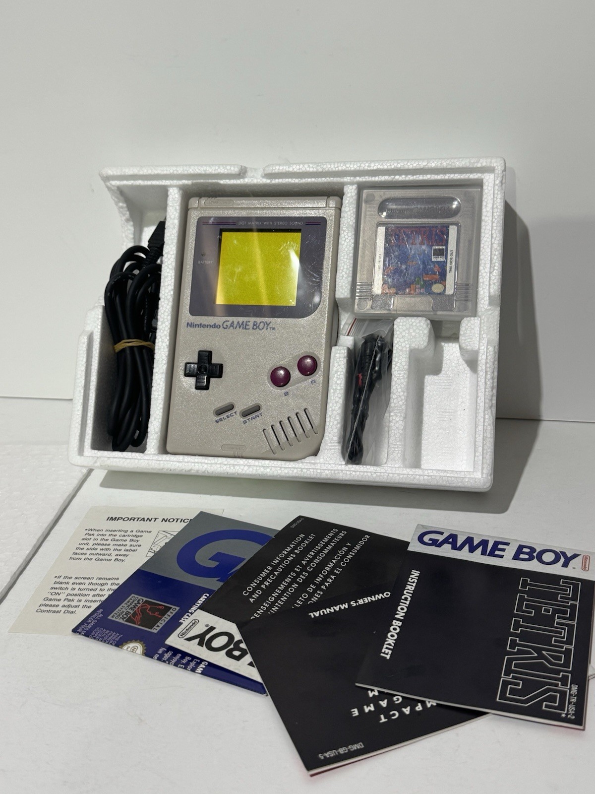Nintendo Game Boy Handheld System Gray DMG-01 Complete in Box CIB w/ Earbuds