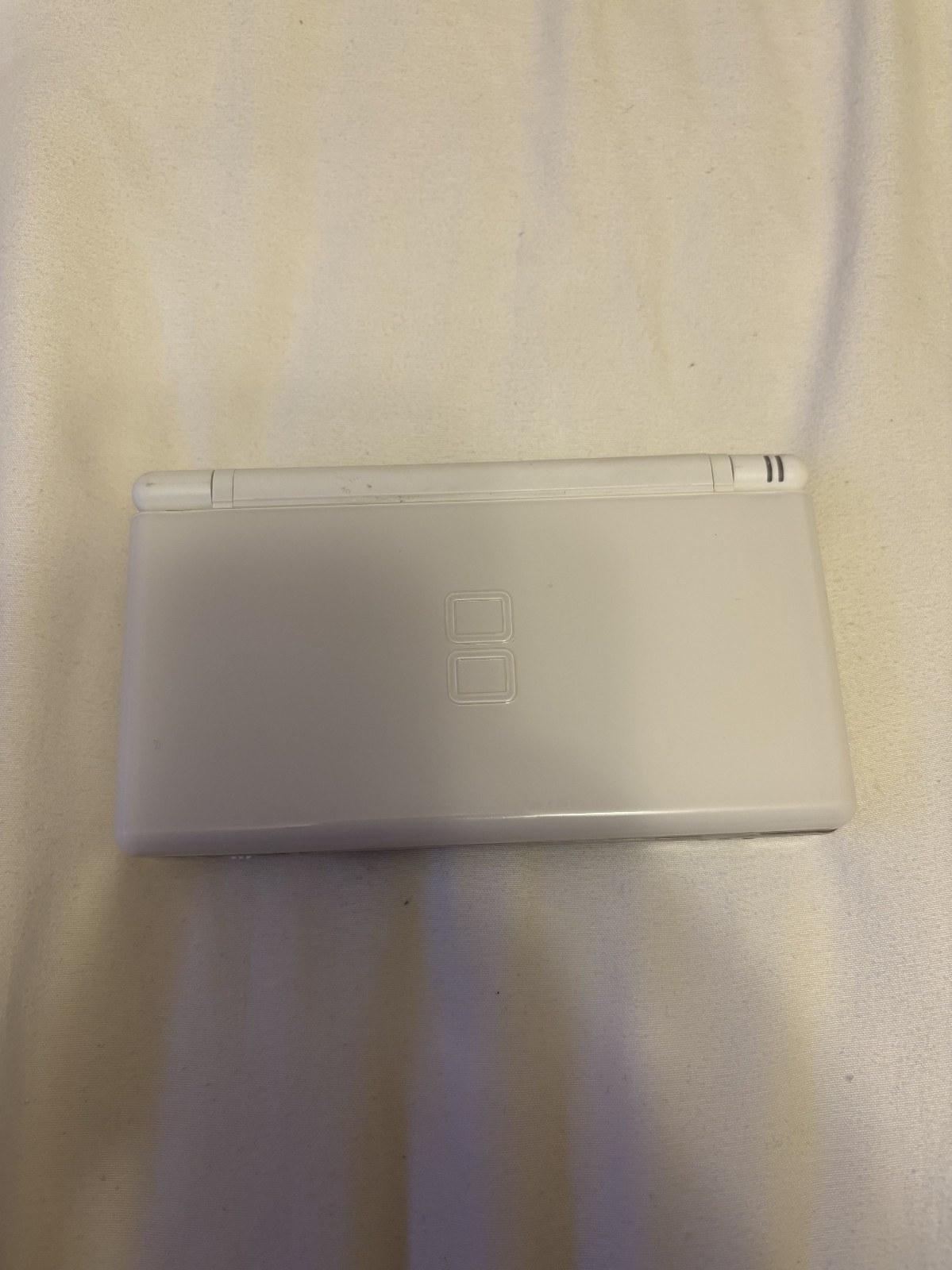 Nintendo DS Lite Handheld Console – Polar White – Charger included – No Stylus