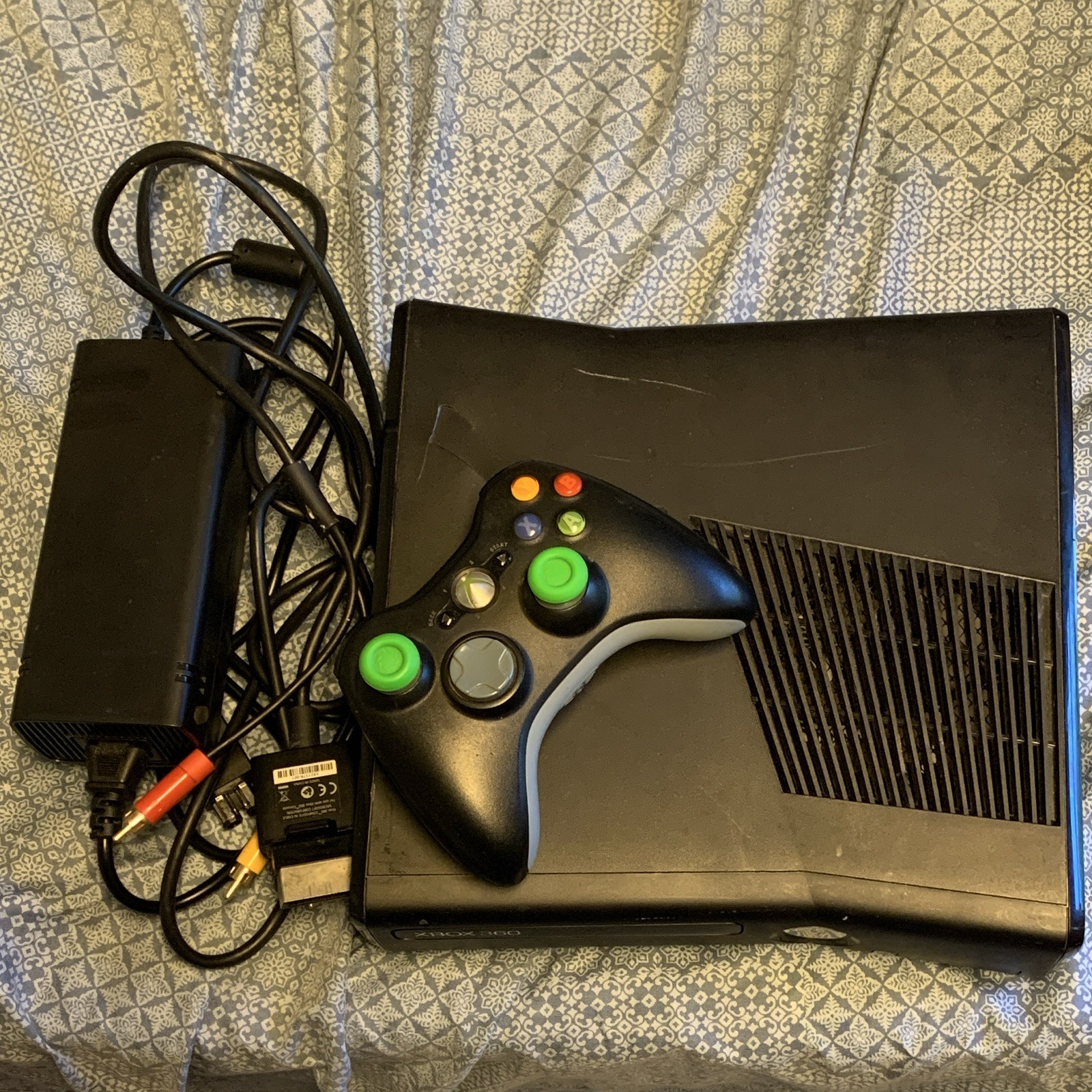 Xbox 360 slim w/Controller Cables power adapter no hdd tested works