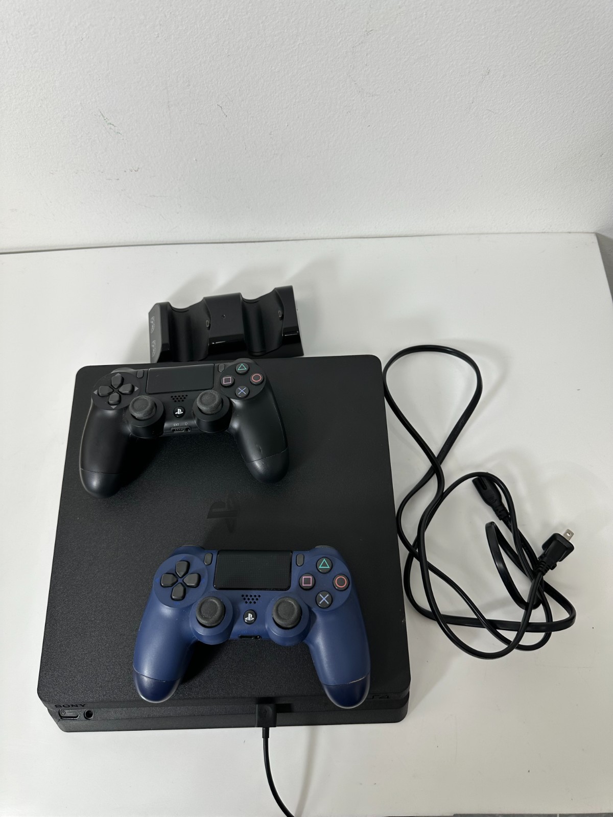 Sony PlayStation 4 Slim 500GB + 2 Controllers DualShock 4
