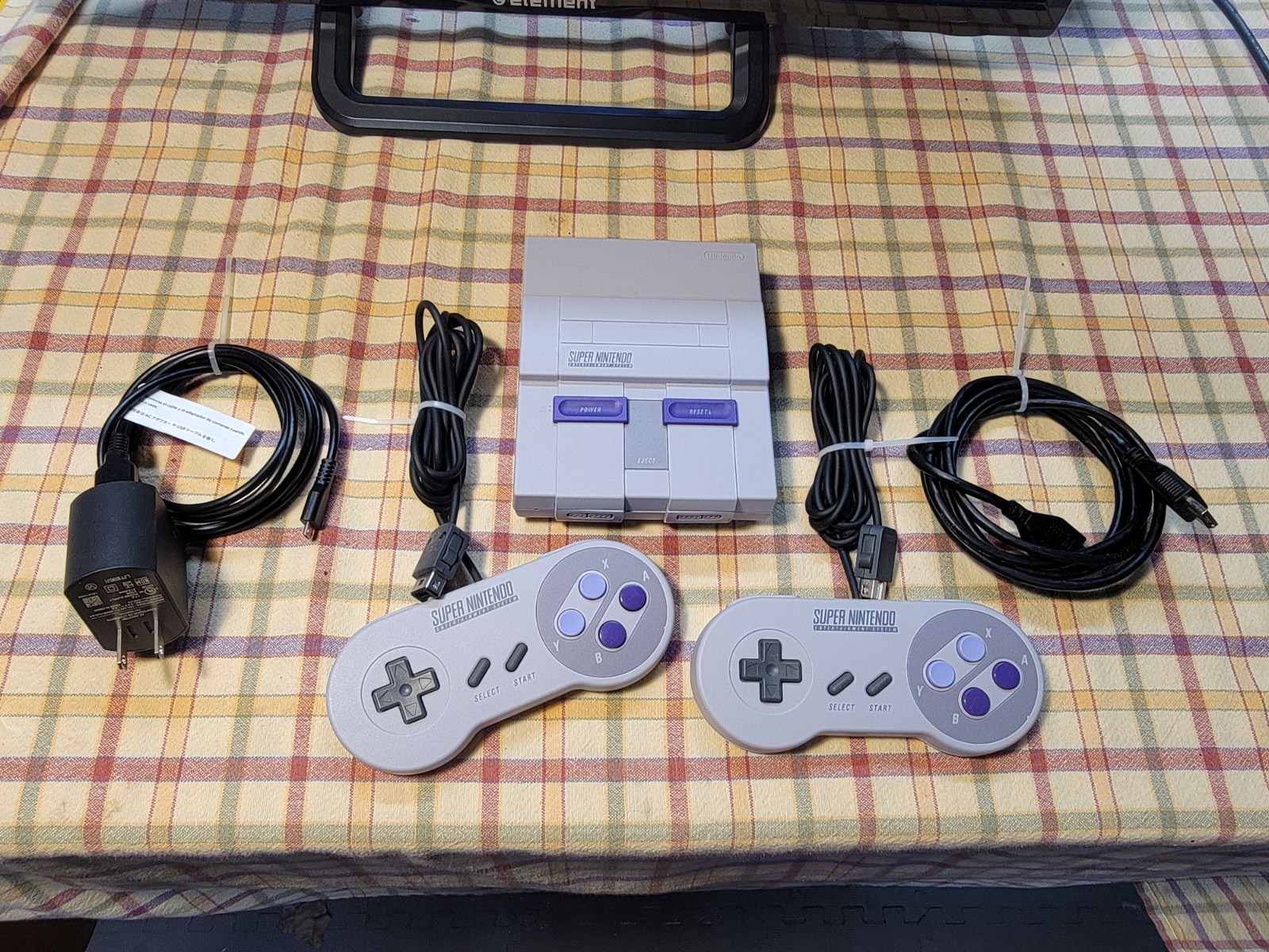 Nintendo Super Nes Game System Control Deck Clv-201 Bundle With 2 Controllers