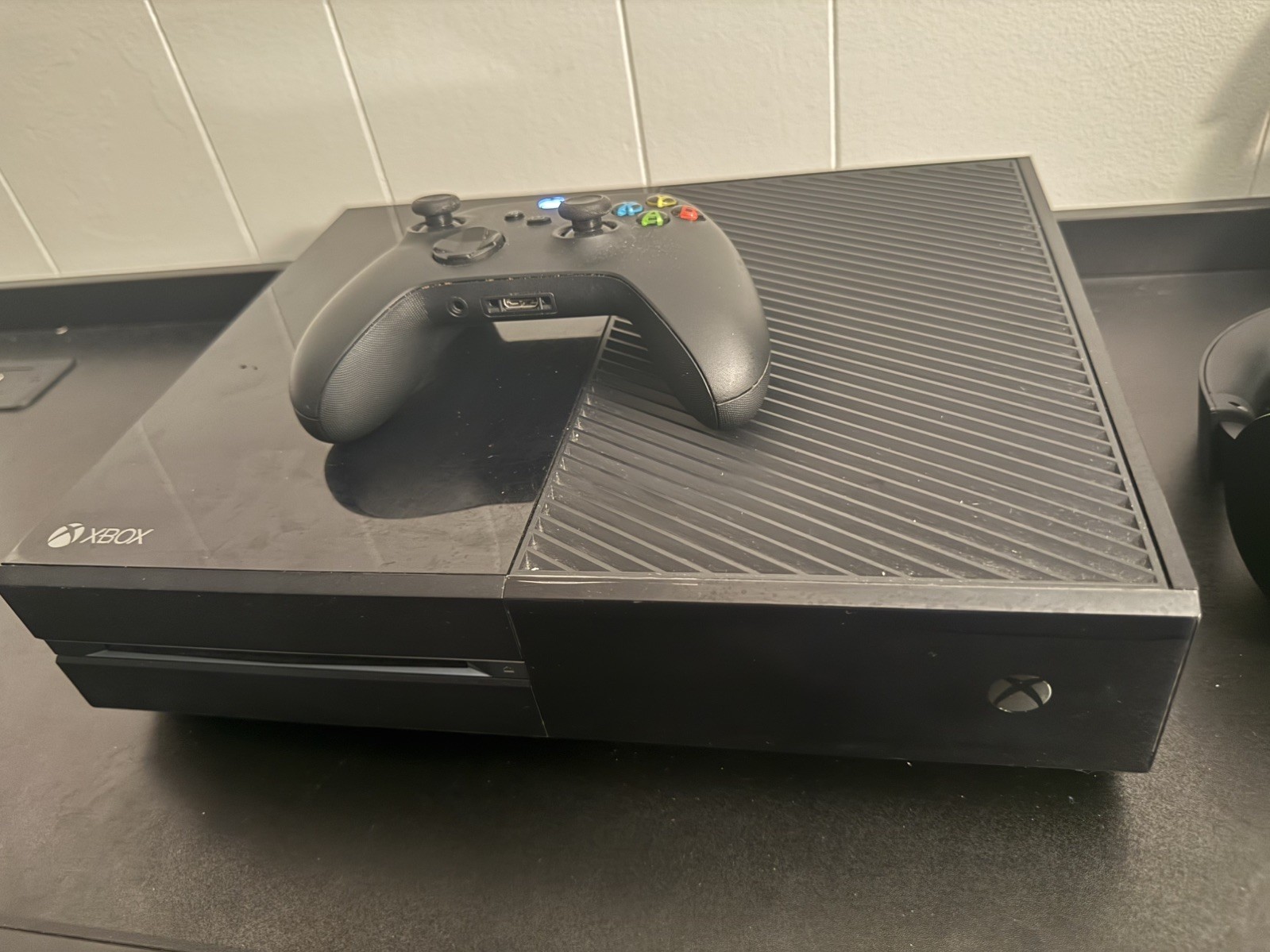 Microsoft Xbox One Console Bundle, controller, headsets Tested & Working