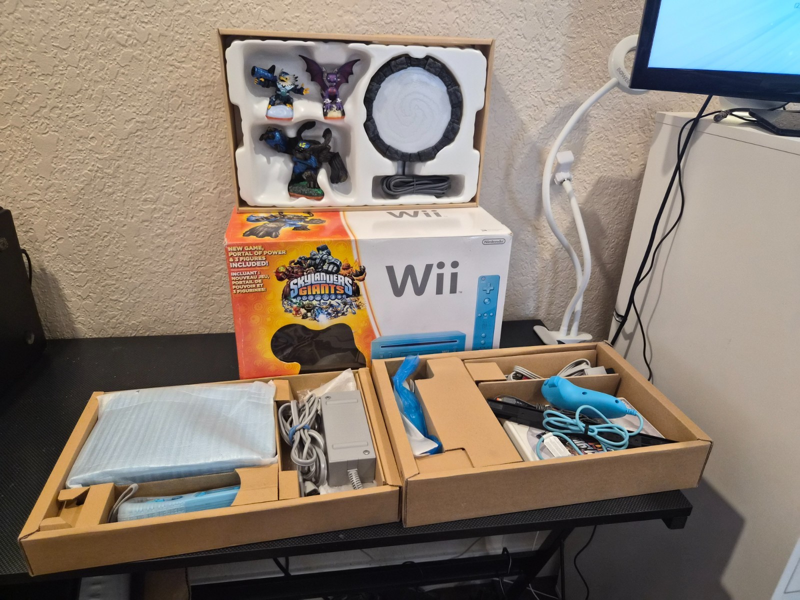 Nintendo Wii Skylanders Giants Bundle Teal Blue Console Rare in Box System