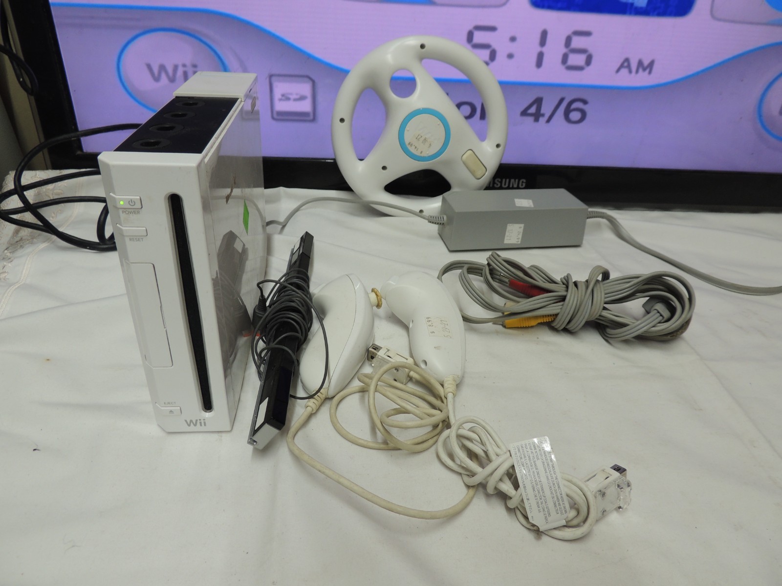 Nintendo Wii – RVL-001 White Bunddle #17