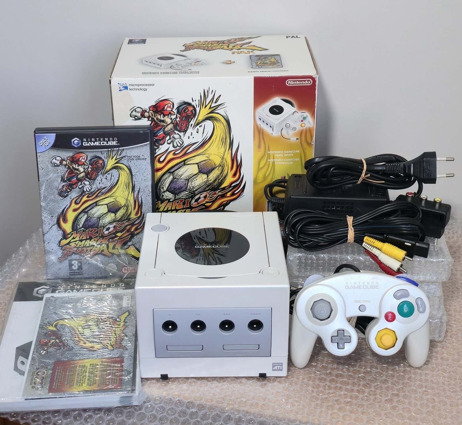 Pearl White Nintendo Gamecube Console – Mario Smash Football Pak – Europe Import