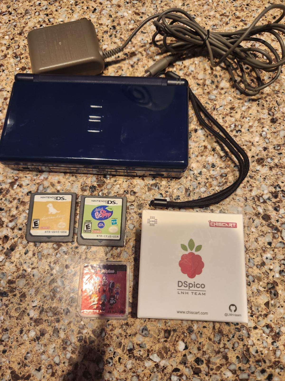 Nintendo DS Lite Blue With 2 Games And 2 SD Cards With Games